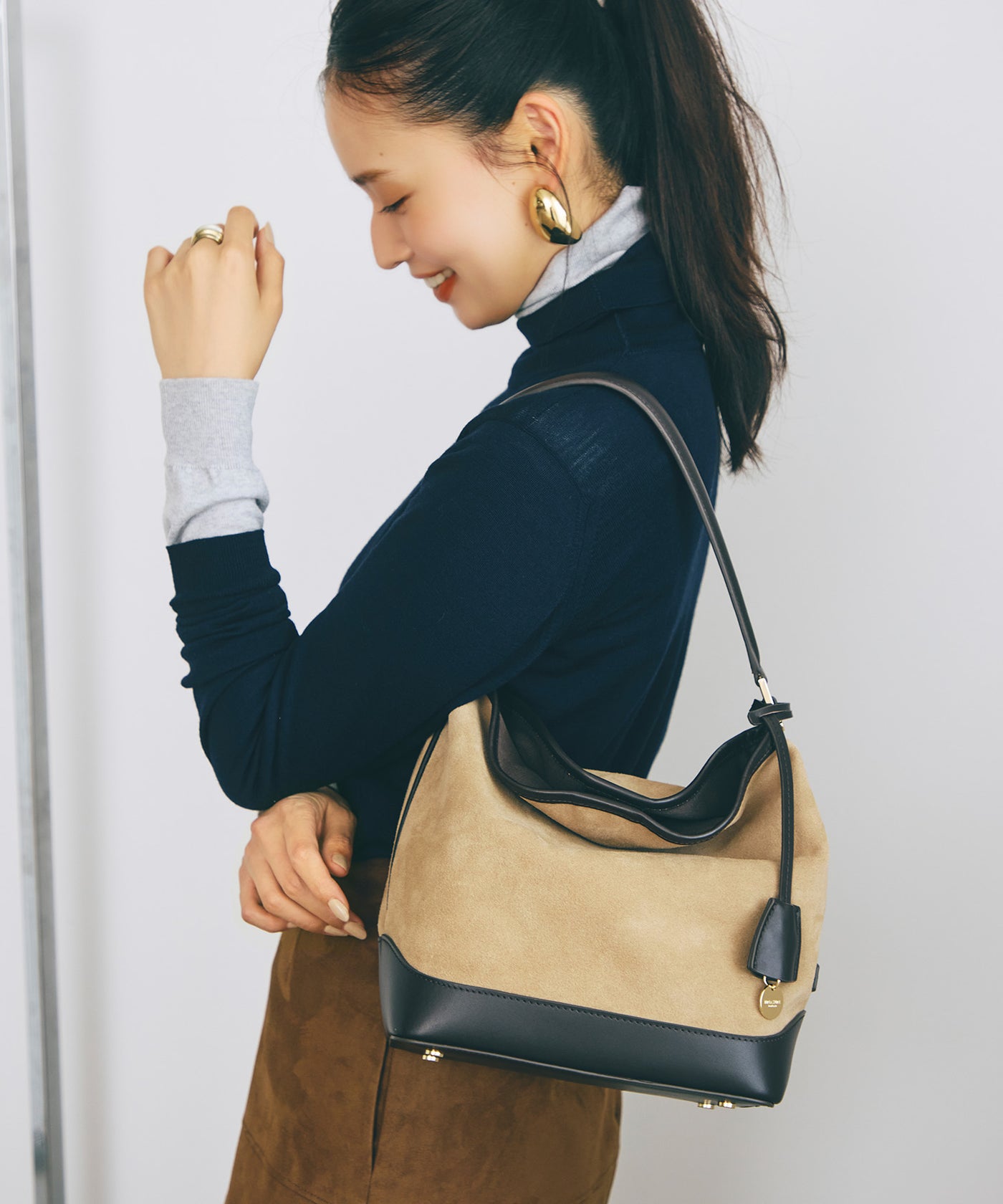 スエード レザーコンビ ワンショルダーバッグ チャーム付き – TOPKAPI 