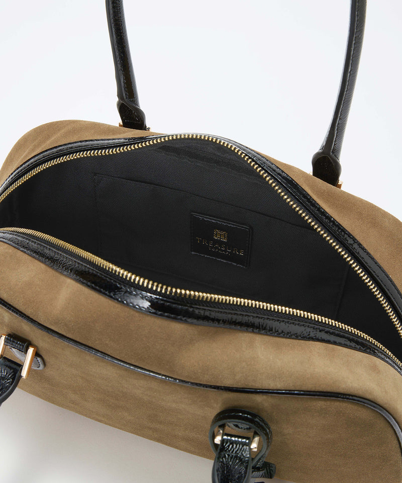 スエード エナメルコンビ ワイド ボストンバッグ チャーム付き