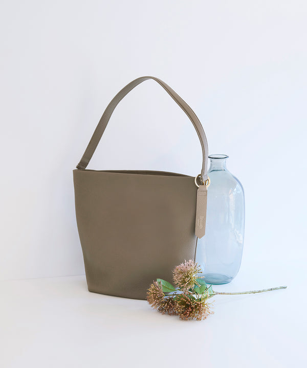 シュリンクレザー ワンハンドル バケットバッグ