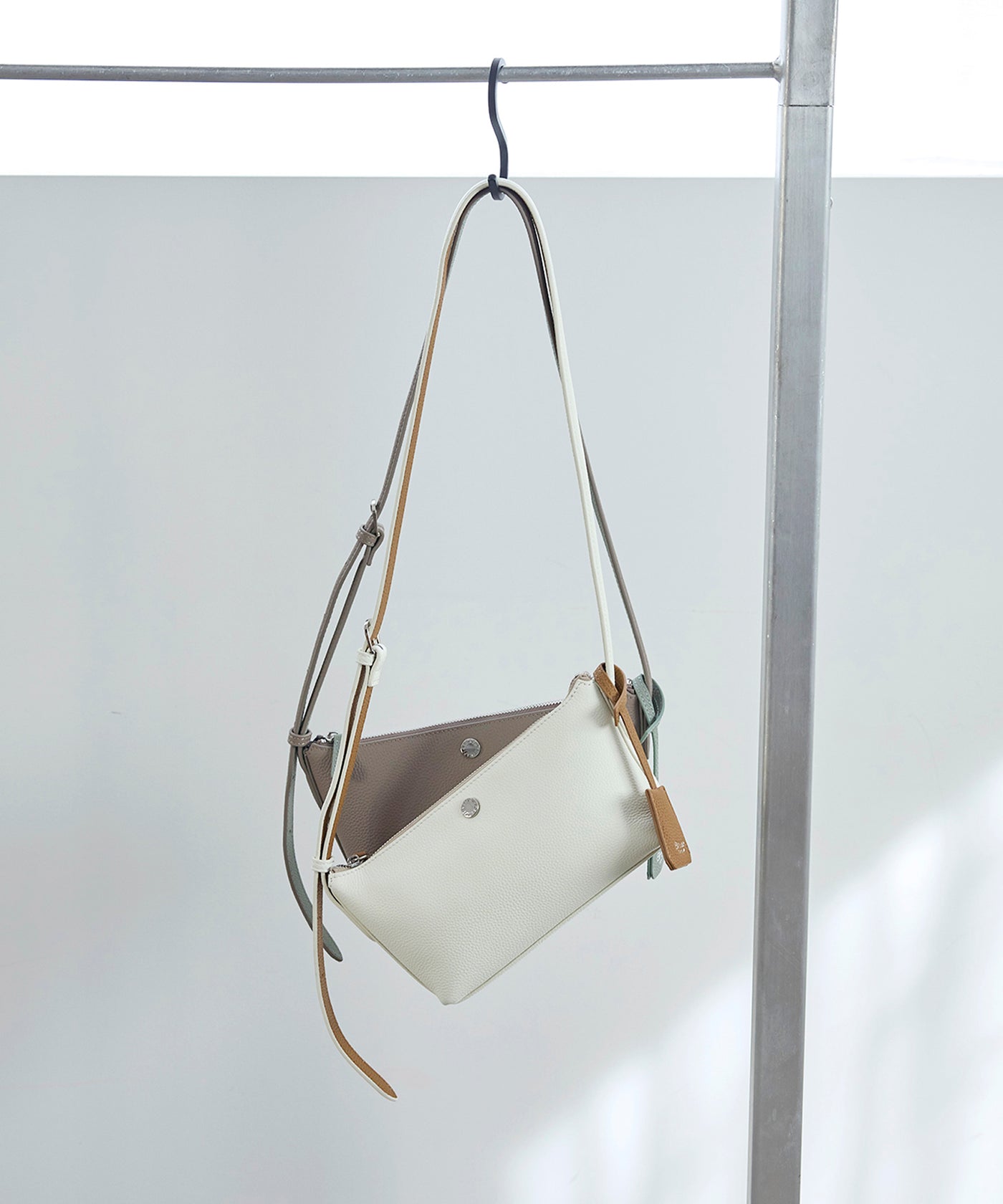 DUAL デュアル シュリンクレザー バイカラー ミニ ショルダーバッグ