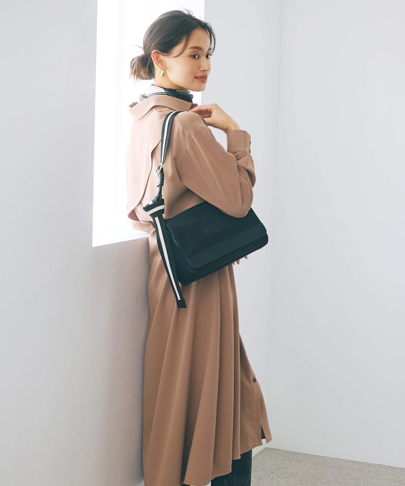ショルダーバッグ・ポシェット ^LEATHERY^ Flap chain shoulder bag BLACK LRBG5102BK Mini black leather crossbody bag