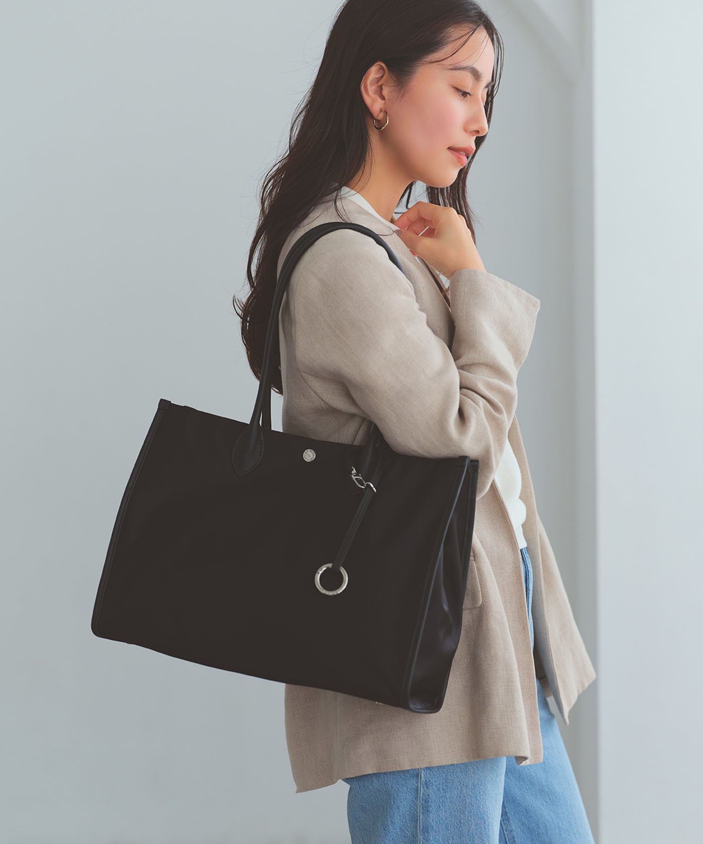 PRIM プリム ナイロン スクエア トートバッグ チャーム付き A4 / 軽量