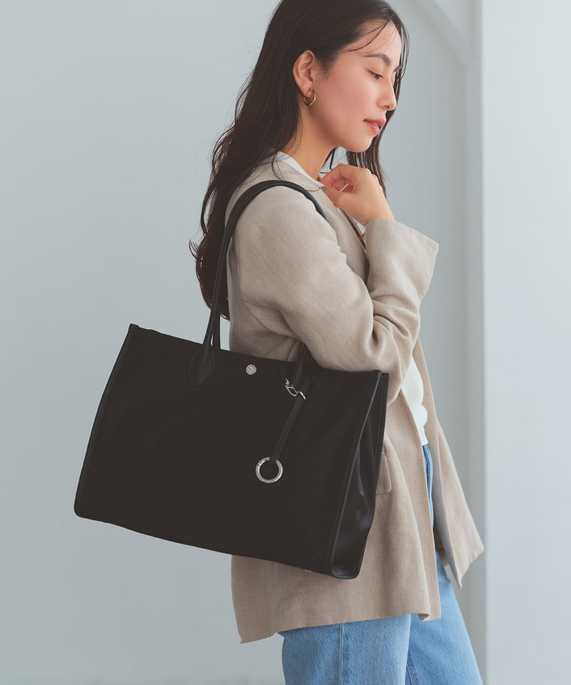 PRIM プリム ナイロン スクエア トートバッグ チャーム付き A4 / 軽量