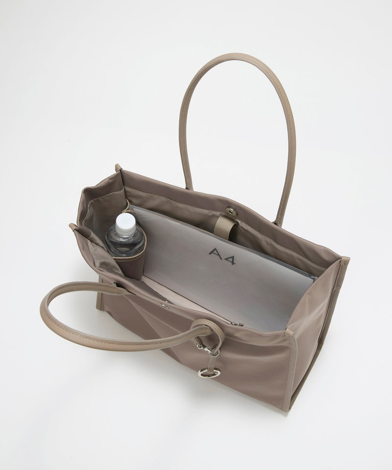 PRIM プリム ナイロン スクエア トートバッグ チャーム付き A4 / 軽量