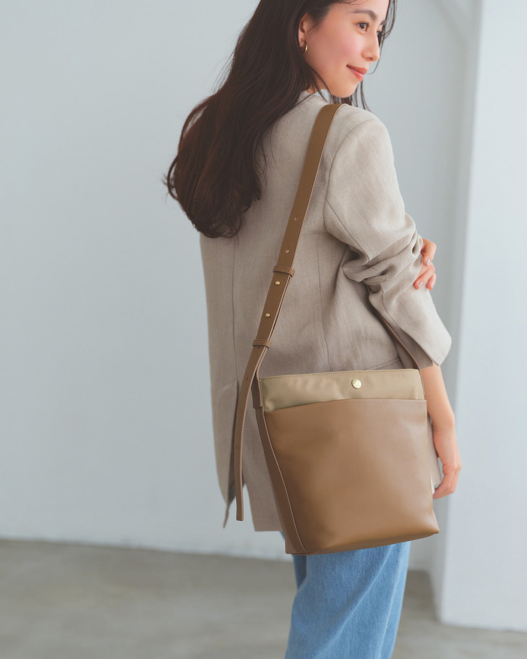 LINEA レザーコンビ バケット ショルダーバッグ