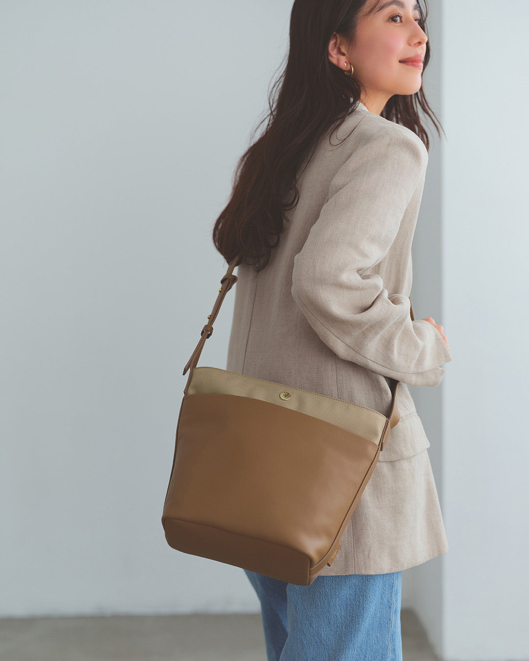 LINEA レザーコンビ バケット ショルダーバッグ