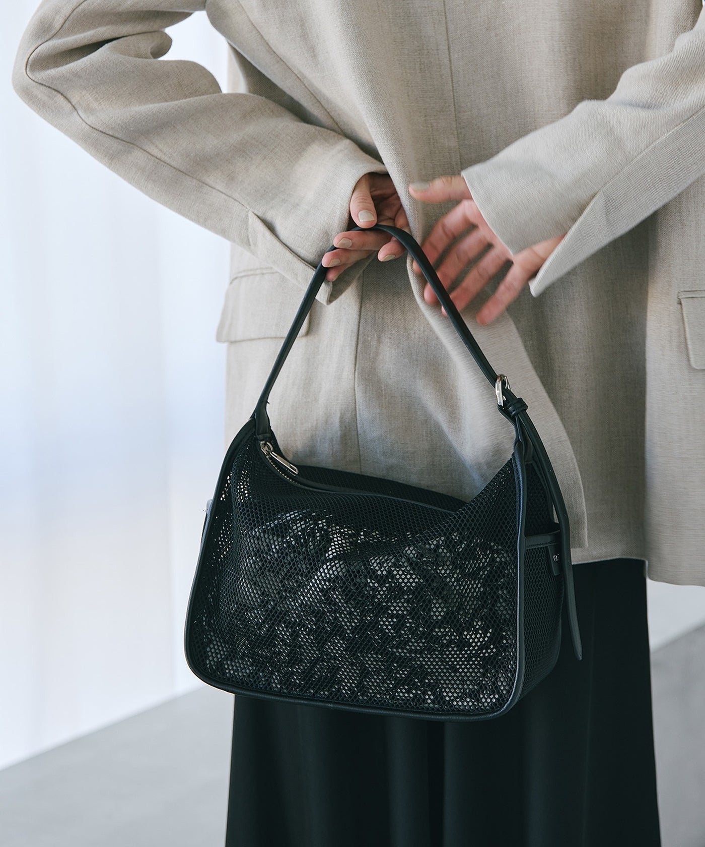 ビーズ サテン 巾着バッグ クリアビーズハンドル付き 3色 hr9761 ビーズ刺繍巾着BAG | AND ON JIONE STORE（アンドオン）ジオン