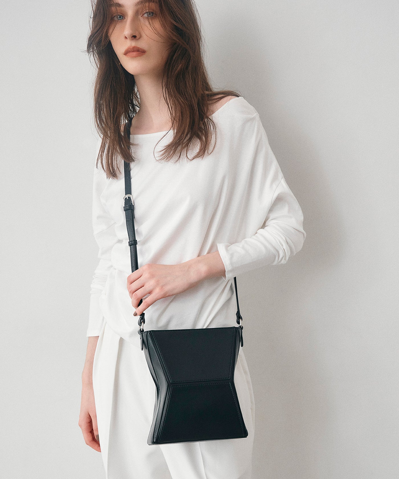 PotioRショルダーバッグモノクロコンビ素材 COOCO シュリンクレザー 横型ミニショルダーバッグ[品番