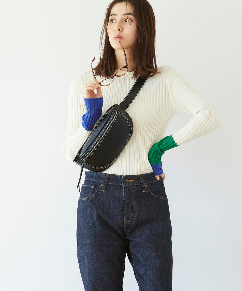 フェイクレザー ステッチワーク ボディバッグ