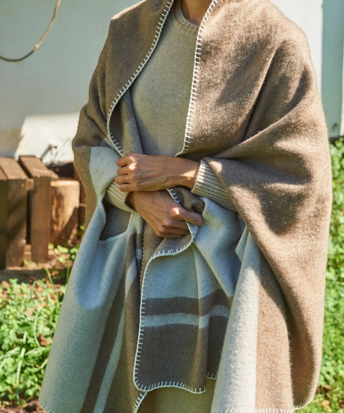 シングル専門、コイキング、ポンチョ スタイリスト 福田麻琴さんコラボ カシミヤ 100% ポンチョ – TOPKAPI